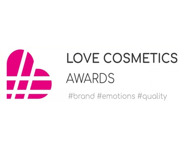 Love Cosmetics Awards to koncepcja wdrożona przez Cosmetics Insight Poland, firmę doradczą Lidii Lewandowskiej. Jej pomysł polega na stworzeniu pierwszej rozpoznawalnej globalnie marki konkursowej branży kosmetycznej. Nagrody i działania towarzyszące będą wspierać nie tylko obiektywnie najlepsze produkty, ale także cały dynamicznie rozwijający się rynek kosmetyczny w Polsce: producentów, dystrybutorów, start-upów i globalne koncerny obecne w kraju. Ideą portalu LoveCosmeticsAwards.com jest promocja P-Beauty. Polski sektor kosmetyczny mocno stawia na eksport, dlatego właśnie powstał anglojęzyczny portal. To w nim piszemy o najlepszych kosmetycznych inicjatywach Made in Poland oraz produktach i firmach nagrodzonych w naszym konkursie.